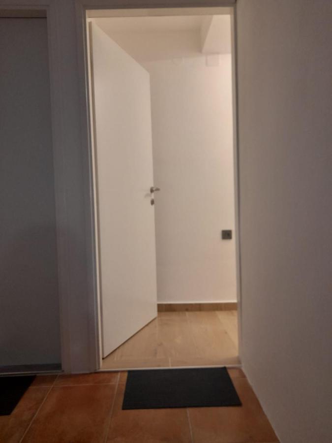 Apartman Sa Lodom 2+2 Apartamento Pirovac Exterior foto